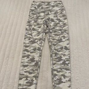 Aerie chill play move camo leggings 7/8 length